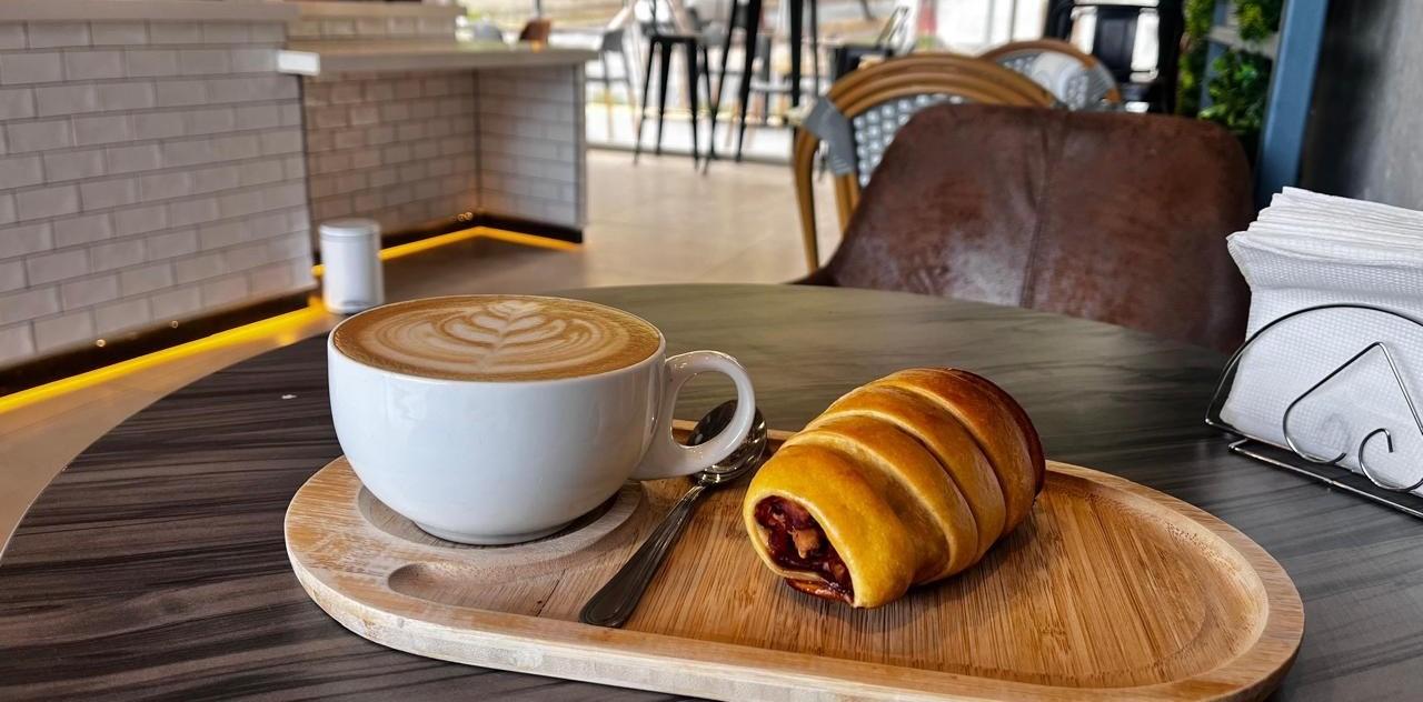 Café de especialidad servido en uno café